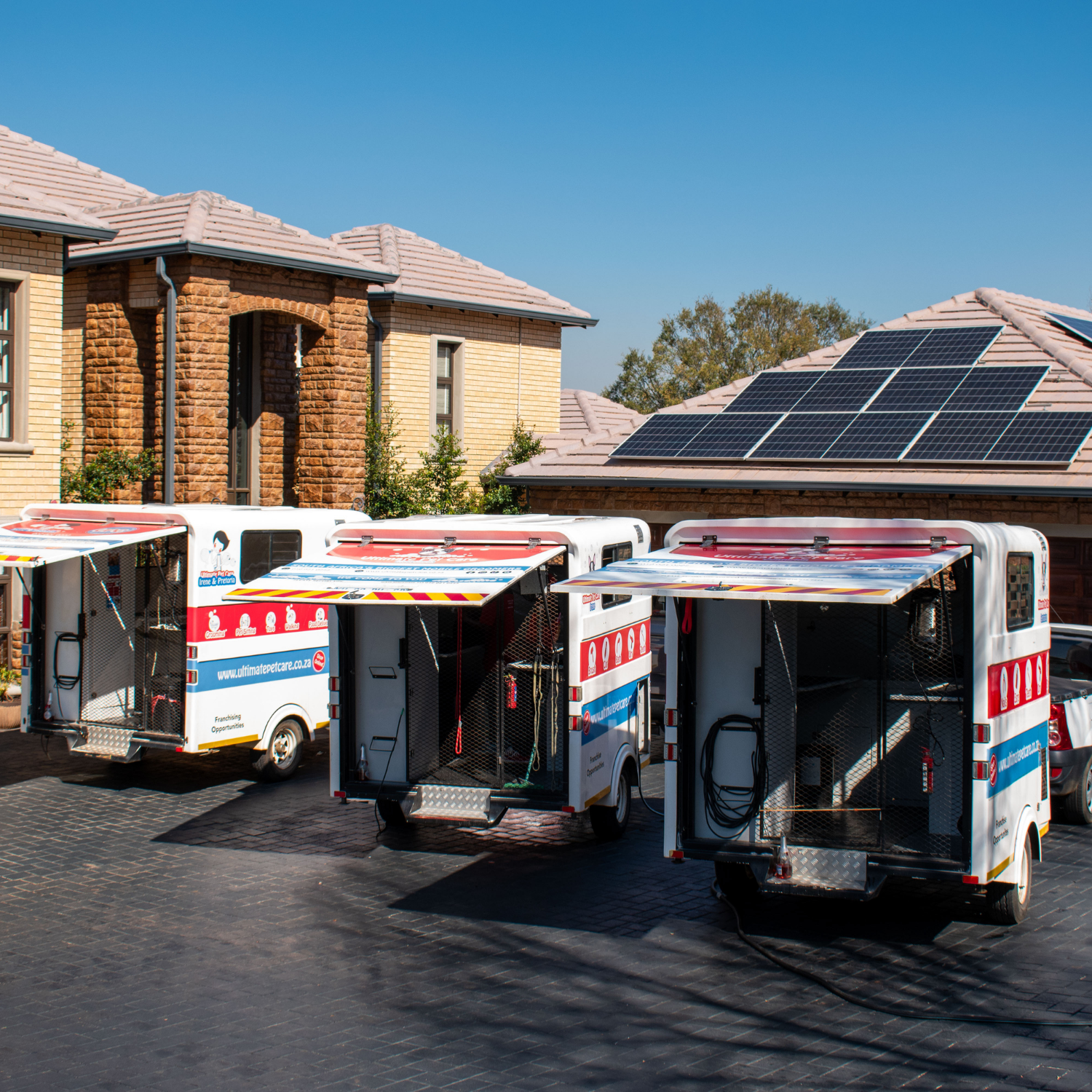 Mobile Pet Grooming Parlours
